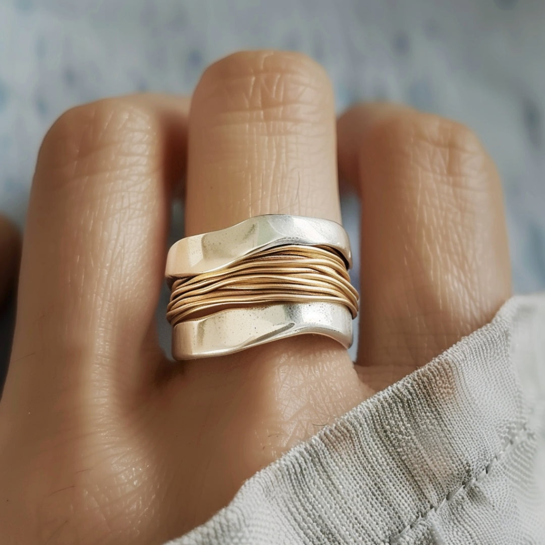 Bague en argent et fils dorés