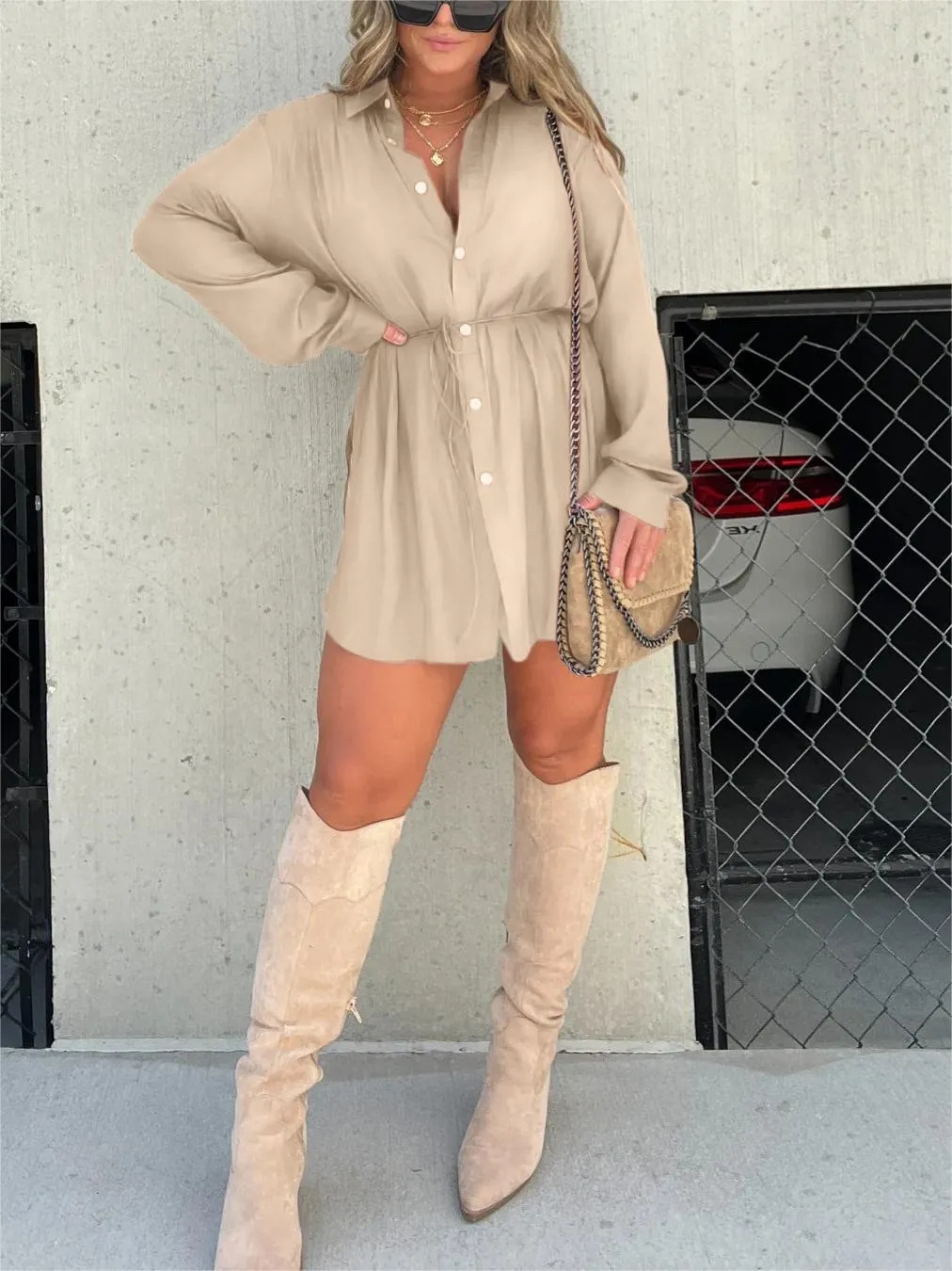 Ilona - La robe barboteuse en satin tendance