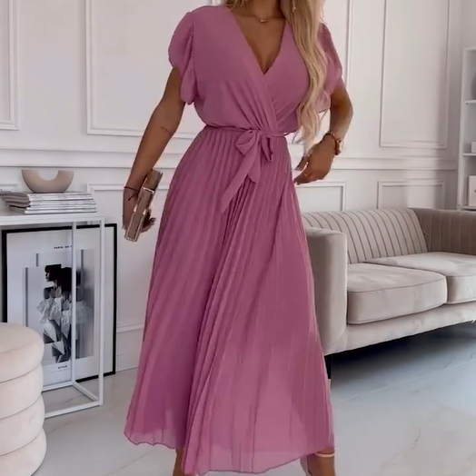 Aloïse – Robe fluide plissée à col en V